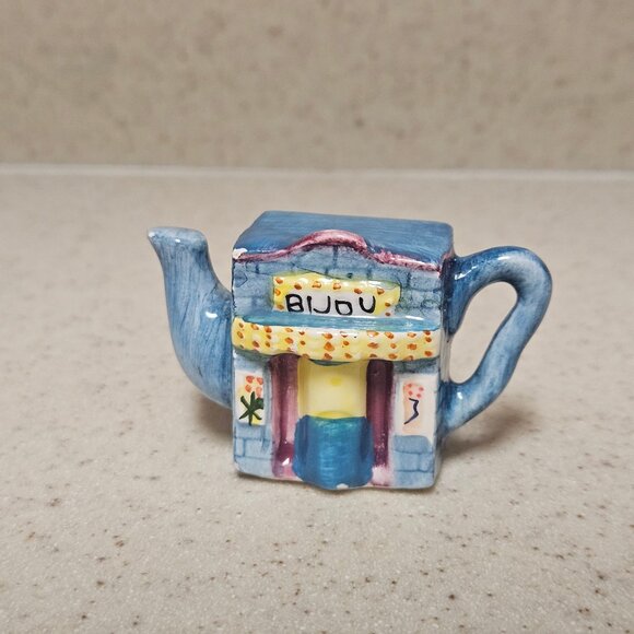 Vintage - 1997 Red Rose Mini Teapots Lot Roseville - Bijou Theater - Picture 1 of 2